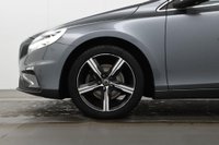 USED 2019 19 VOLVO V40 2.0 T2 R-DESIGN EDITION 5d 121 BHP 