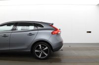 USED 2019 19 VOLVO V40 2.0 T2 R-DESIGN EDITION 5d 121 BHP 
