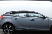 USED 2019 19 VOLVO V40 2.0 T2 R-DESIGN EDITION 5d 121 BHP 