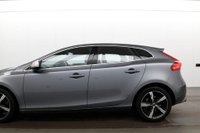 USED 2017 17 VOLVO V40 2.0 T3 R-DESIGN 5d 150 BHP 