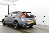 USED 2017 17 VOLVO V40 2.0 T3 R-DESIGN 5d 150 BHP 