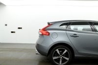USED 2017 17 VOLVO V40 2.0 T3 R-DESIGN 5d 150 BHP 