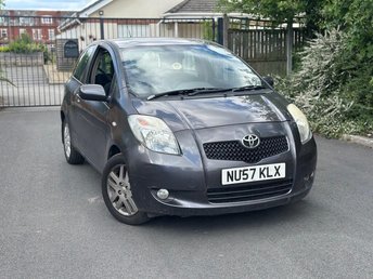 2010 TOYOTA YARIS}